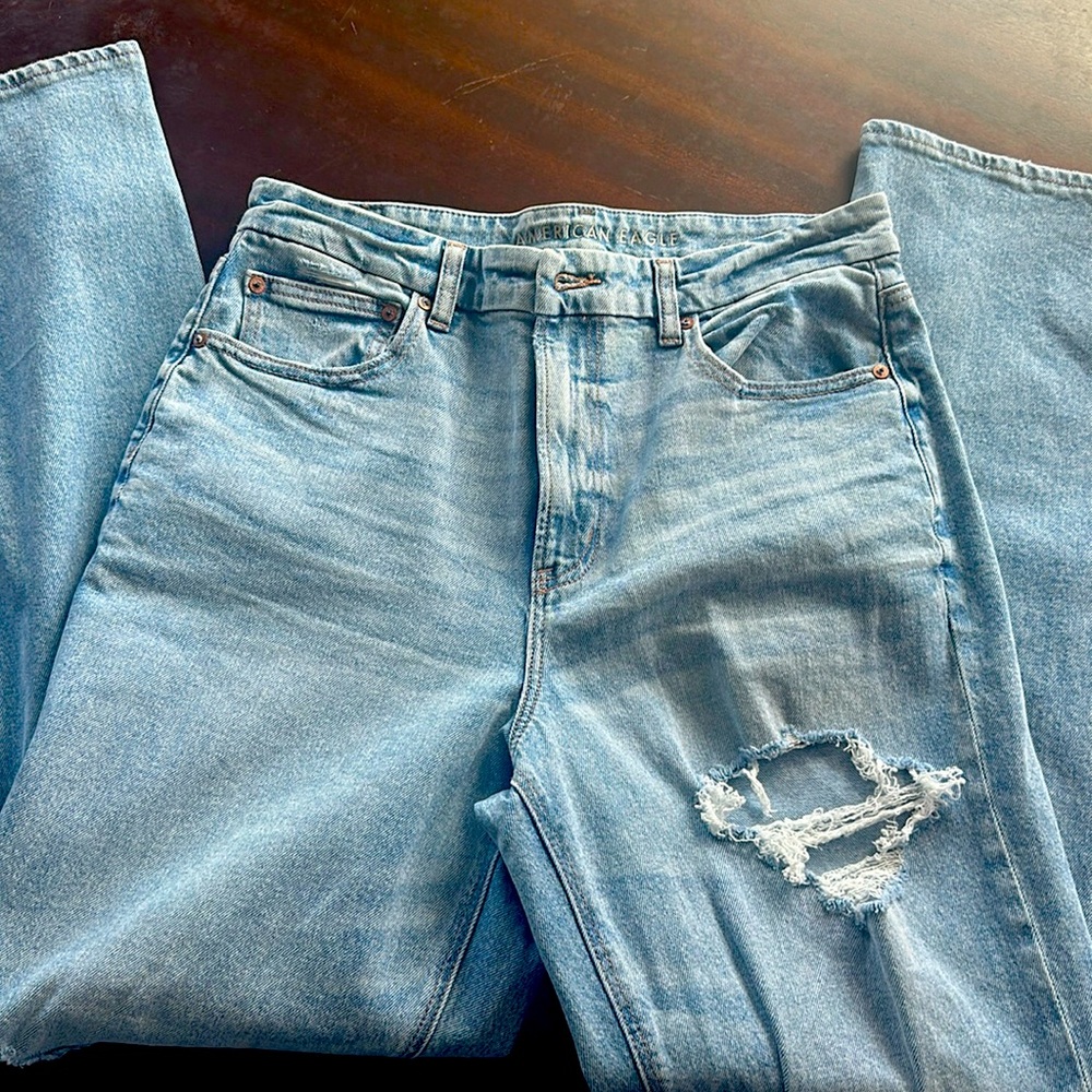 American Eagle light denim jeans